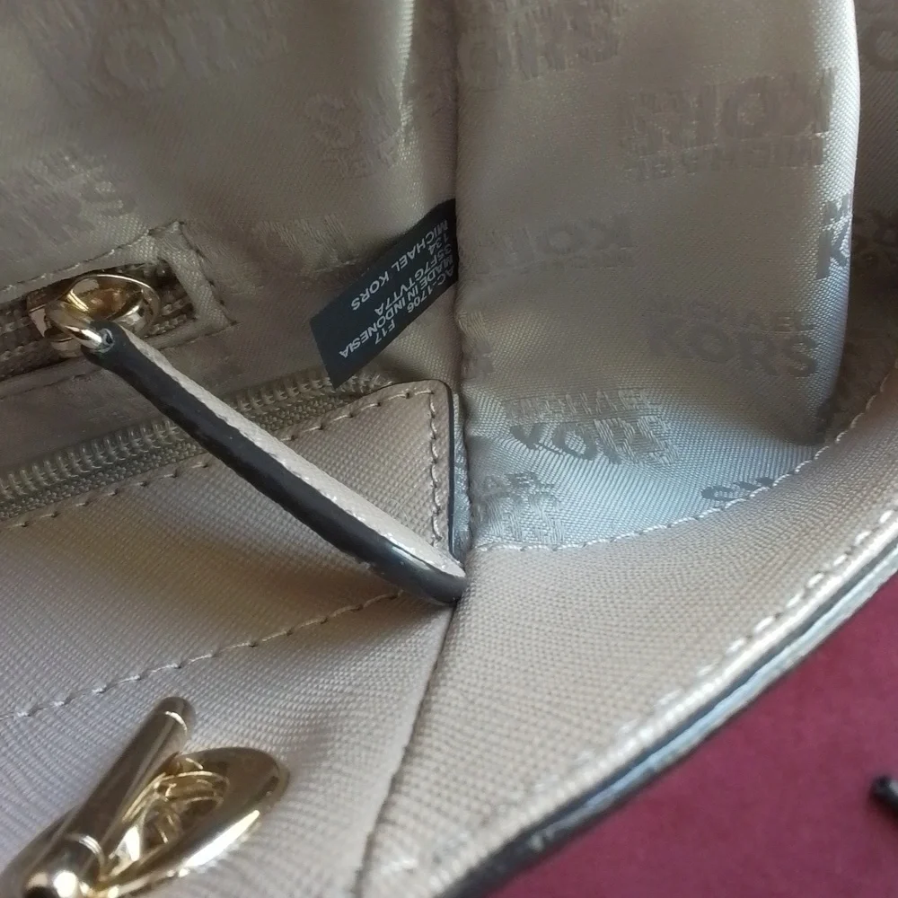 Michael Kors Blush Cream w/Gold Chains/Accents NEW🥰Excellent - Picture 6 of 10